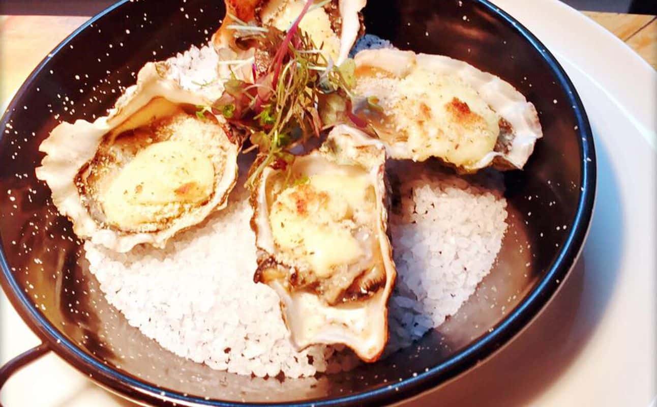 Enjoy Family and New Zealand cuisine at The Royal Opotiki in Opotiki, Bay Of Plenty