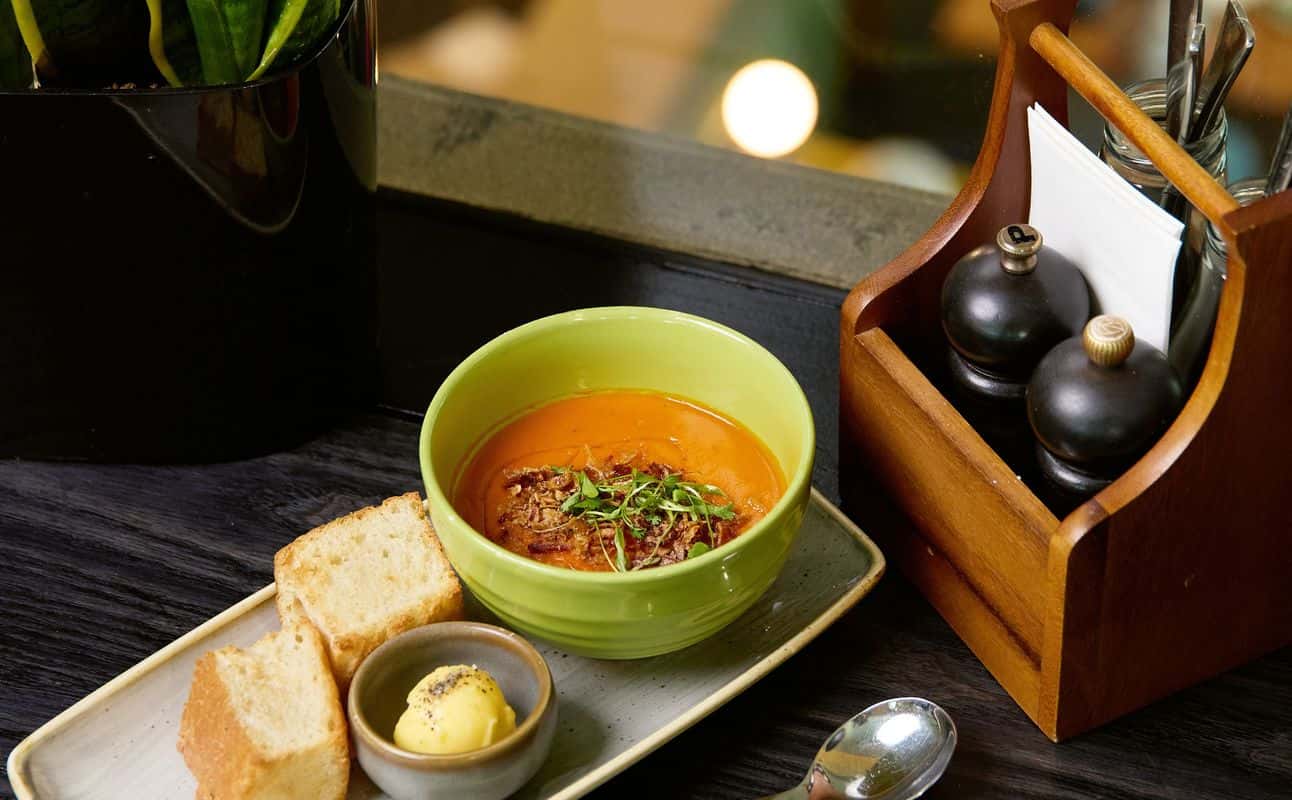 Peloton Bar + Eatery at Rydges Wellington Airport