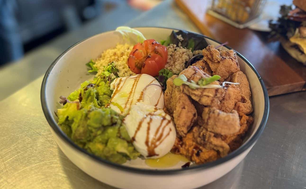 Enjoy Cafe and New Zealand cuisine at The Beach Cafe in Saint Heliers, Auckland