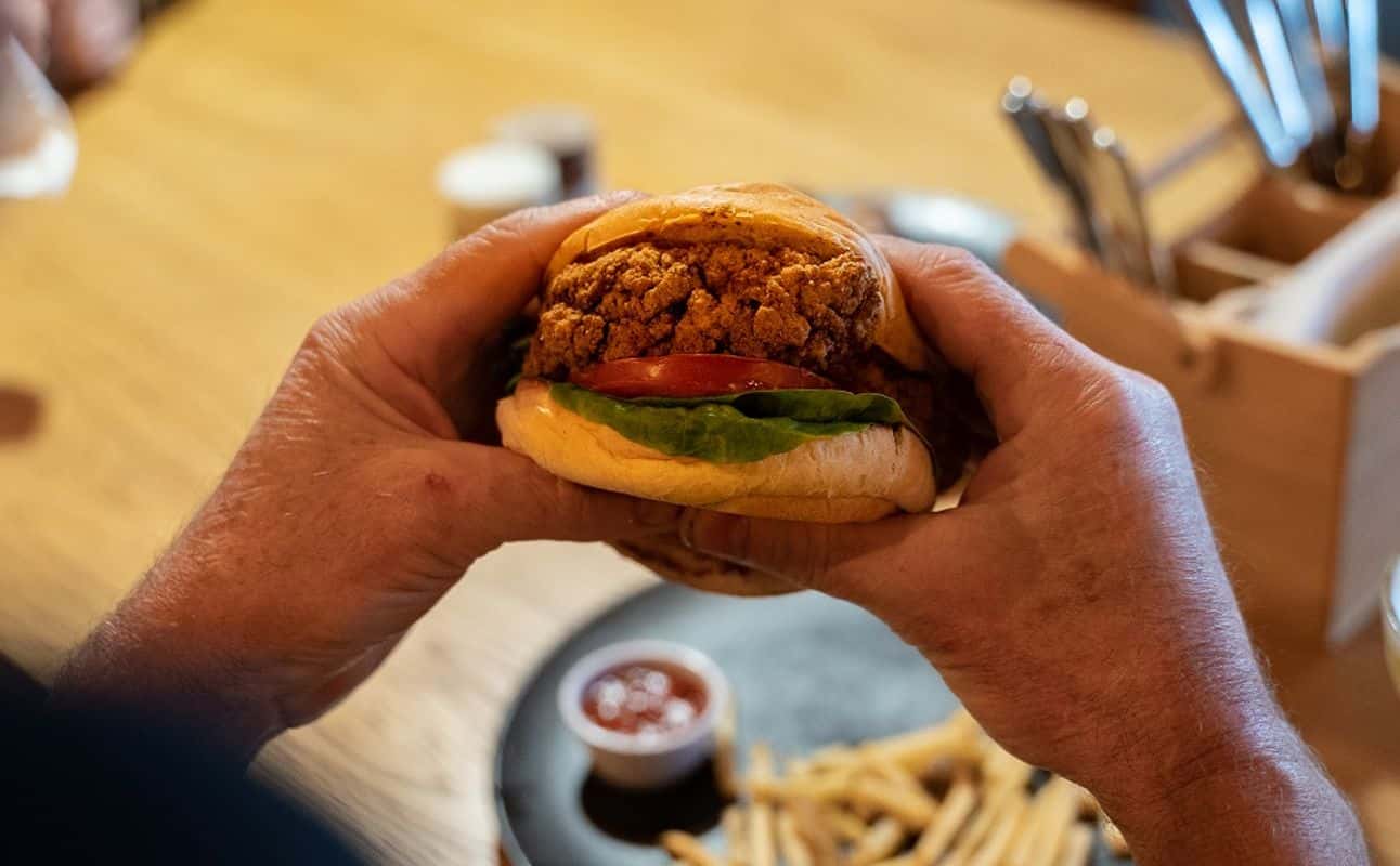 Enjoy New Zealand and Pizza cuisine at Station 83 in Tauranga, Bay Of Plenty