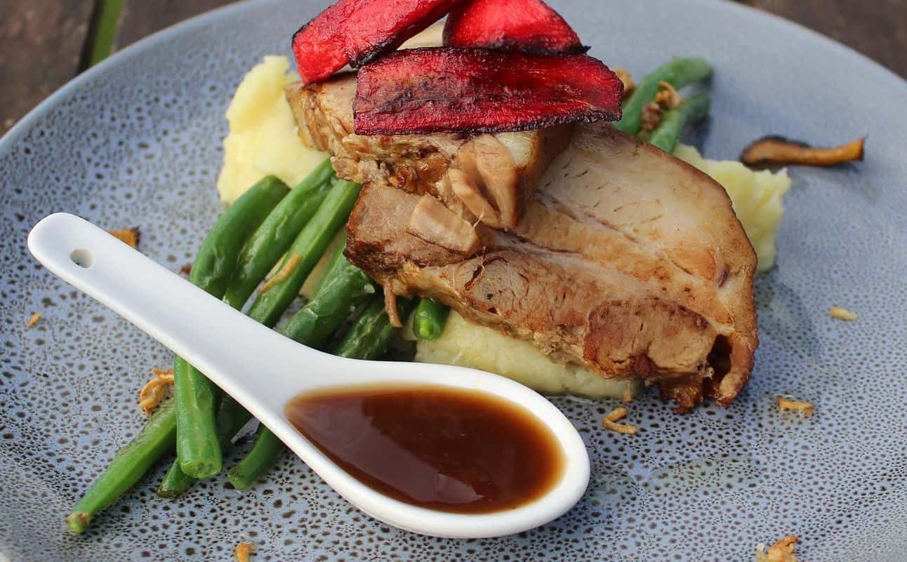 Enjoy Pizza, New Zealand and Vegetarian cuisine at Elevation Brasserie in Titirangi, Auckland