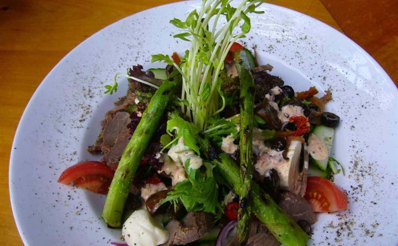 Enjoy New Zealand cuisine at Killer Prawn in Whangārei