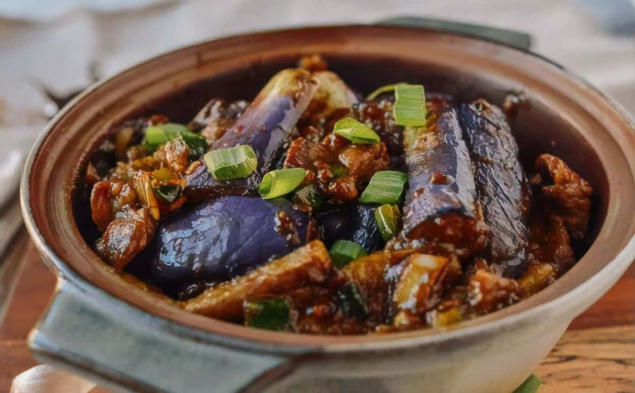 Enjoy Chinese cuisine at New Fortuna Restaurant in Petone, Wellington