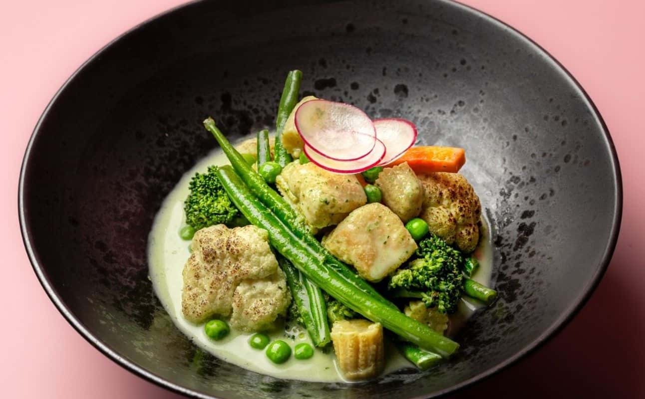 Enjoy Asian, Gluten Free options, Vegan options, Vegetarian options, Dairy free options, Restaurant, $$$, Groups and Families cuisine at Restaurant Lunar & Bar in Mangere + Auckland Airport, Auckland