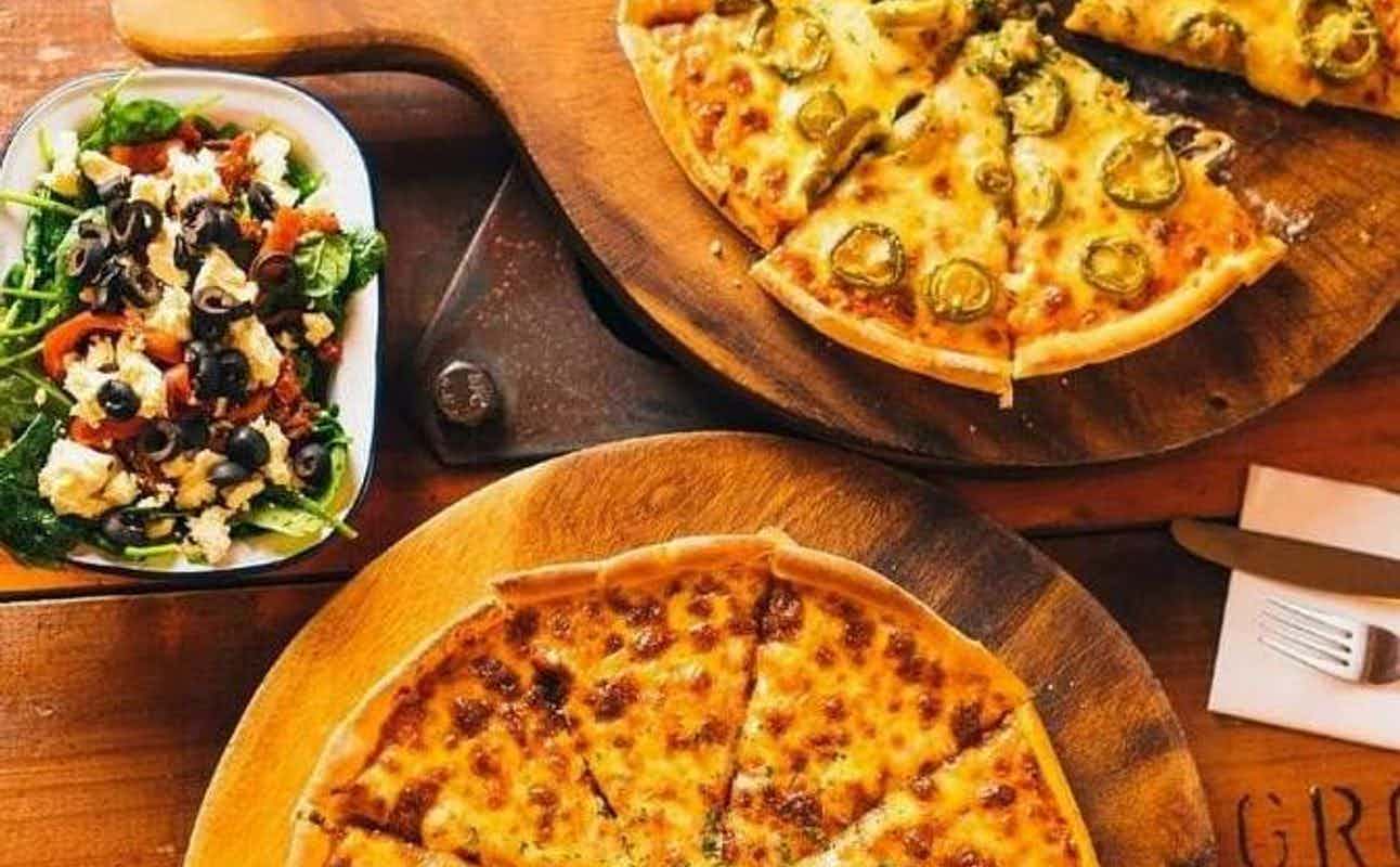 Enjoy Pizza, American and Vegetarian cuisine at Biggie's Pizza in Dunedin Central, Otago