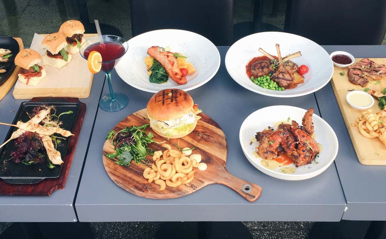 Enjoy Burgers, Pizza and European cuisine at Zig Zag Cafe Bar in Auckland City Centre, Auckland