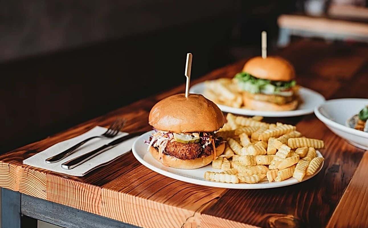 Enjoy Pub Food and Pizza cuisine at The Freeport Tavern & Eatery in Mount Maunganui, Bay Of Plenty