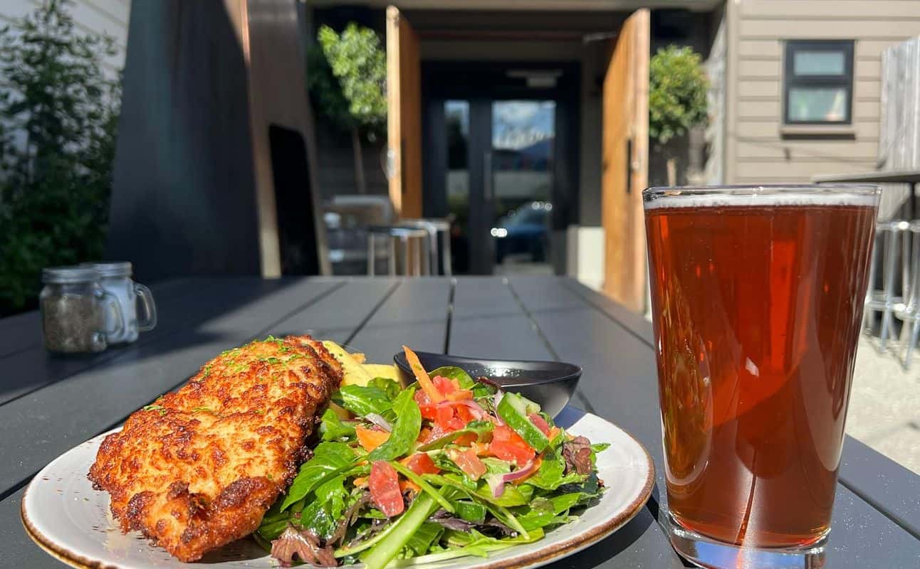 Enjoy Pub Food and International cuisine at The Albie Tavern in Albert Town, Wanaka