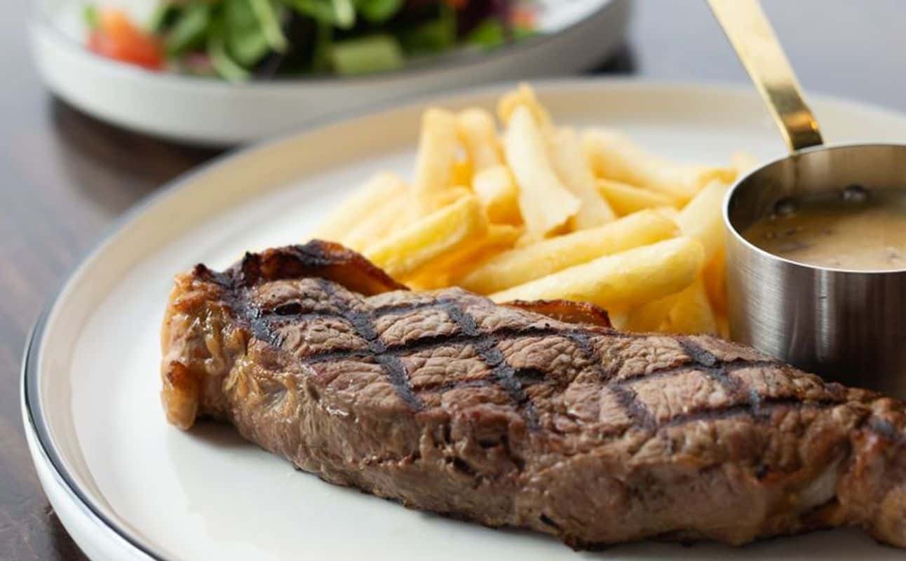 Enjoy Pub Food cuisine at Four Kings in Wellington City Centre, Wellington