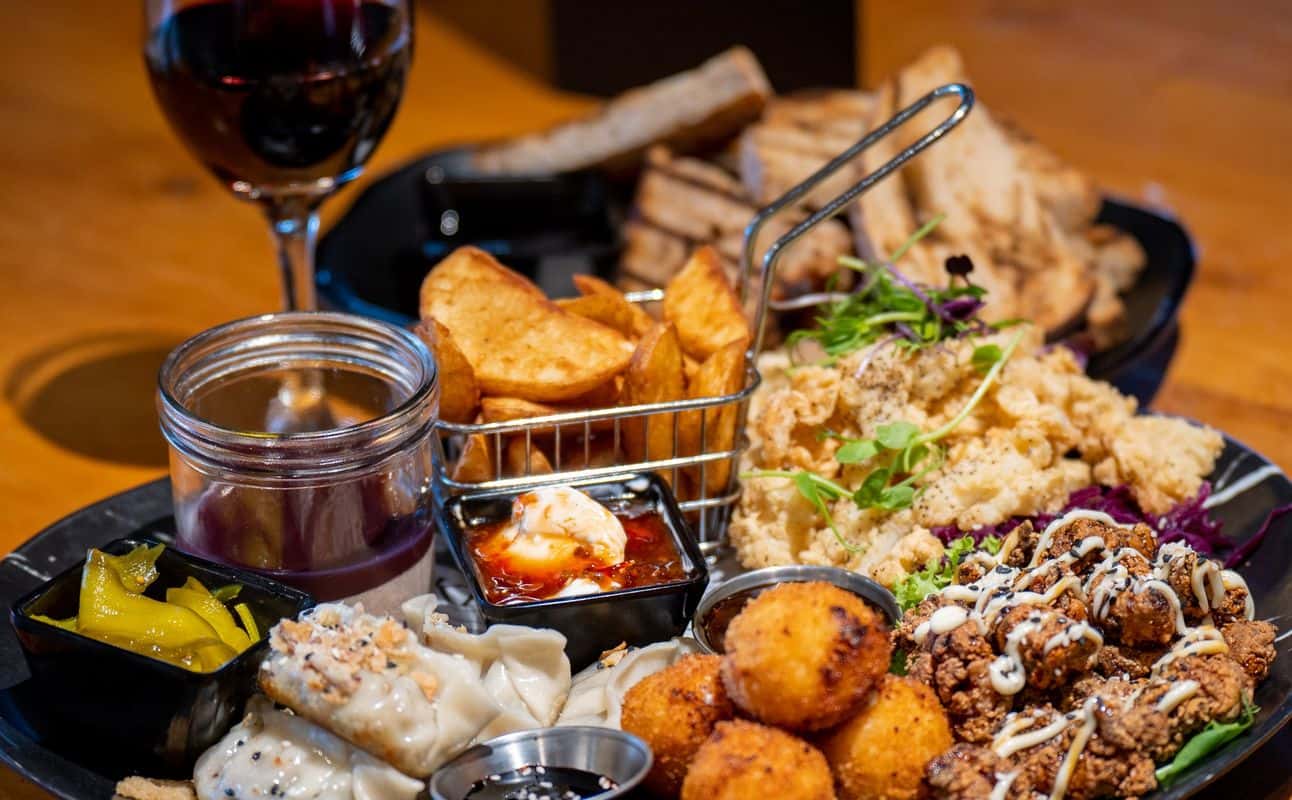 Enjoy New Zealand, Pub Food, Vegetarian options, Vegan options, Gluten Free options, Dairy free options, Gastropub, Table service, Private dining, Highchairs available, Wheelchair accessible, Free wifi, Street parking, Indoor & outdoor seating, $$$, Families, Groups, Live music and Special occasion cuisine at The Fat Duck Gastropub in Te Anau, Southland