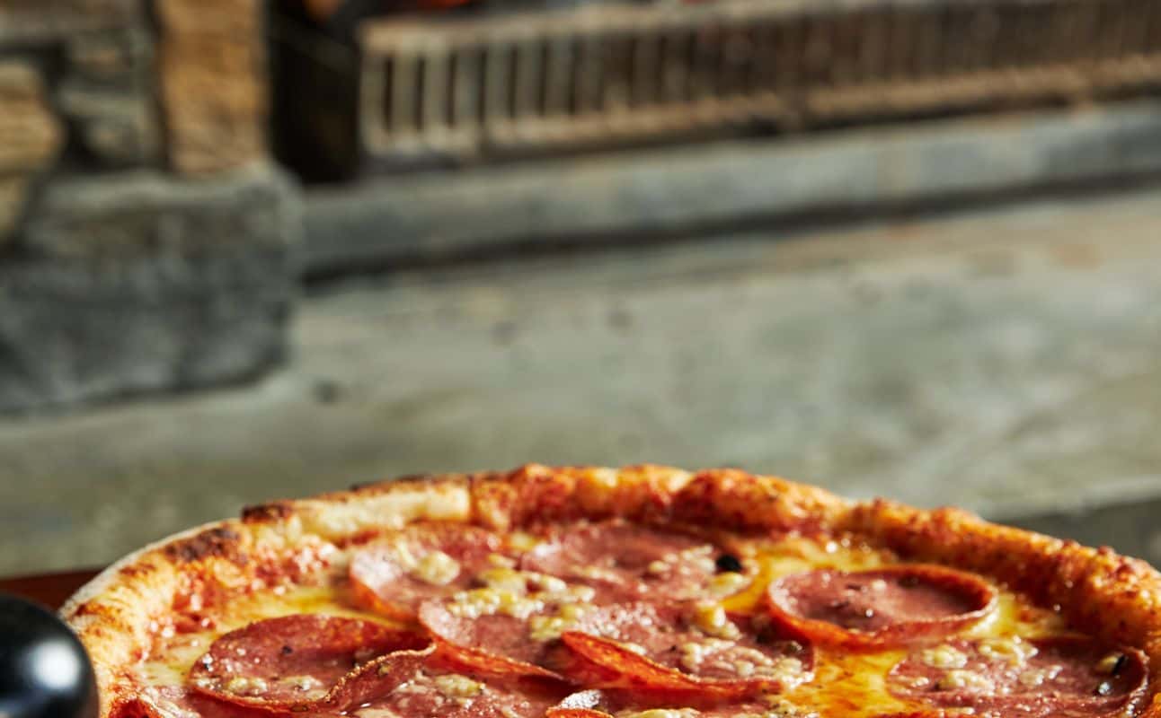 Enjoy Pizza, Pub Food, Restaurant, Cocktail bar, Indoor & outdoor seating, $$$, Families and Groups cuisine at Après Bar & Food in Wanaka