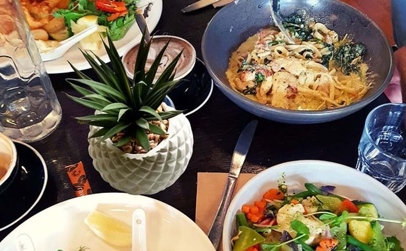 Enjoy Breakfast and Pizza cuisine at Onyx Cambridge in Cambridge, Waikato