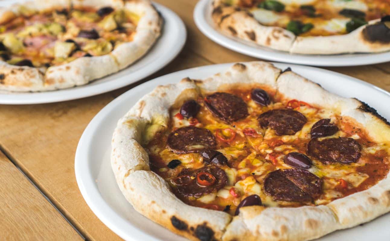 Enjoy Burgers, Grill & barbeque and Pizza cuisine at Fumé in Gibbston, Queenstown