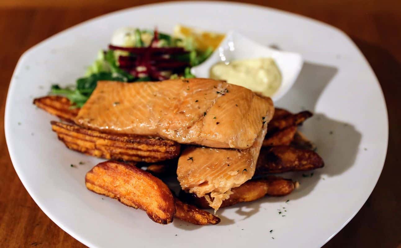 Enjoy New Zealand, Gluten Free options, Vegetarian options, Gastropub, Beer garden, Table service, Free onsite parking, Child friendly, $$$, Families and Groups cuisine at The Cabbage Tree Restaurant in Invercargill, Southland